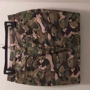 Camouflage mini skirt